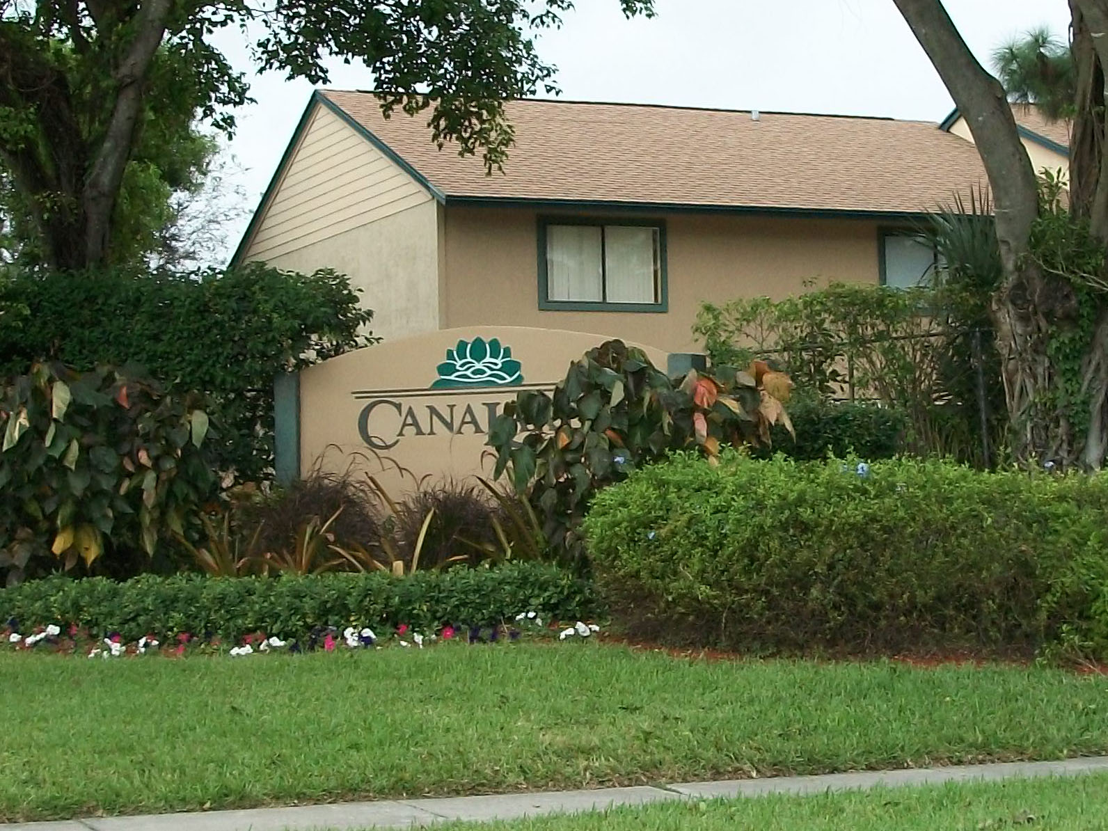 Canalakes foreclosures in Greenacres