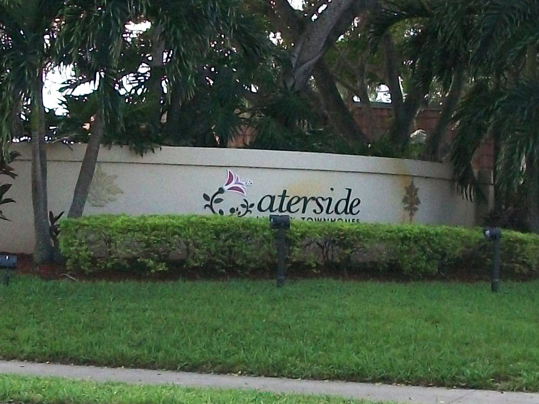 Waterside Luxury Townhomes foreclosures in West Palm Beach