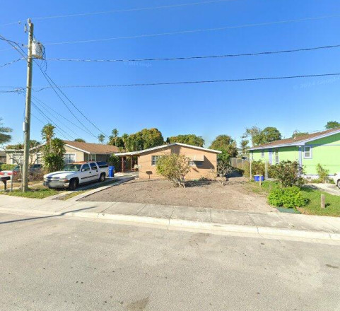 1240 W 33rd St, Riviera Beach, FL 33404