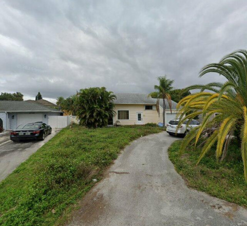 6705 Eastview Dr, Lake Worth, FL 33462