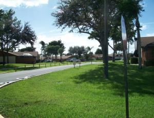 Summit Pines foreclosures in West Palm Beach