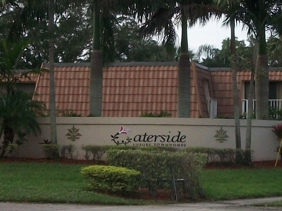 Waterside Luxury Townhomes foreclosures in West Palm Beach