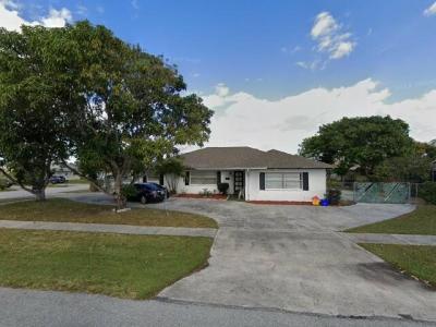 224 North Chillingworth Drive, West Palm Beach, FL 33409