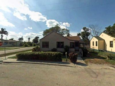 297 Banyan Ave, Pahokee, FL 33476