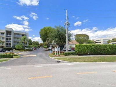 3186 Via Poinciana, Lake Worth, FL 33467