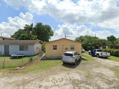 565 Sw 6th St 1, Belle Glade, FL 33430